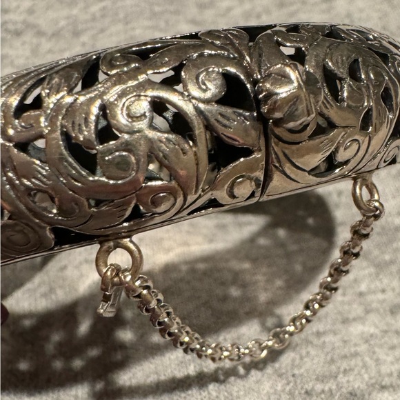 Beautifully handcrafted sterling silver Silpada bangle - Picture 6 of 9